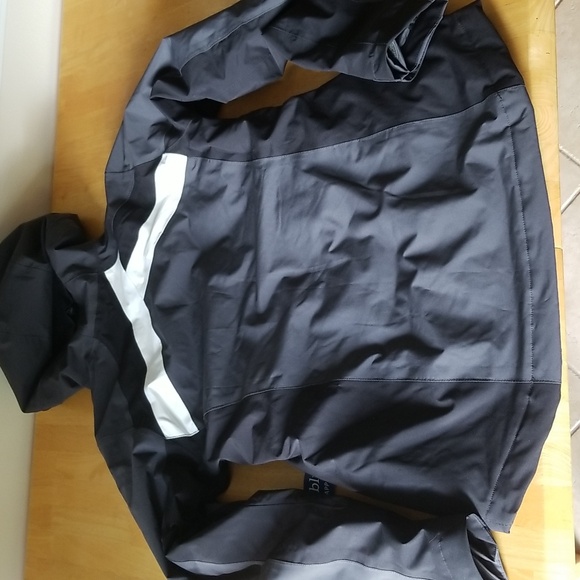 Helly Hansen Ski Jacket - Picture 15 of 16